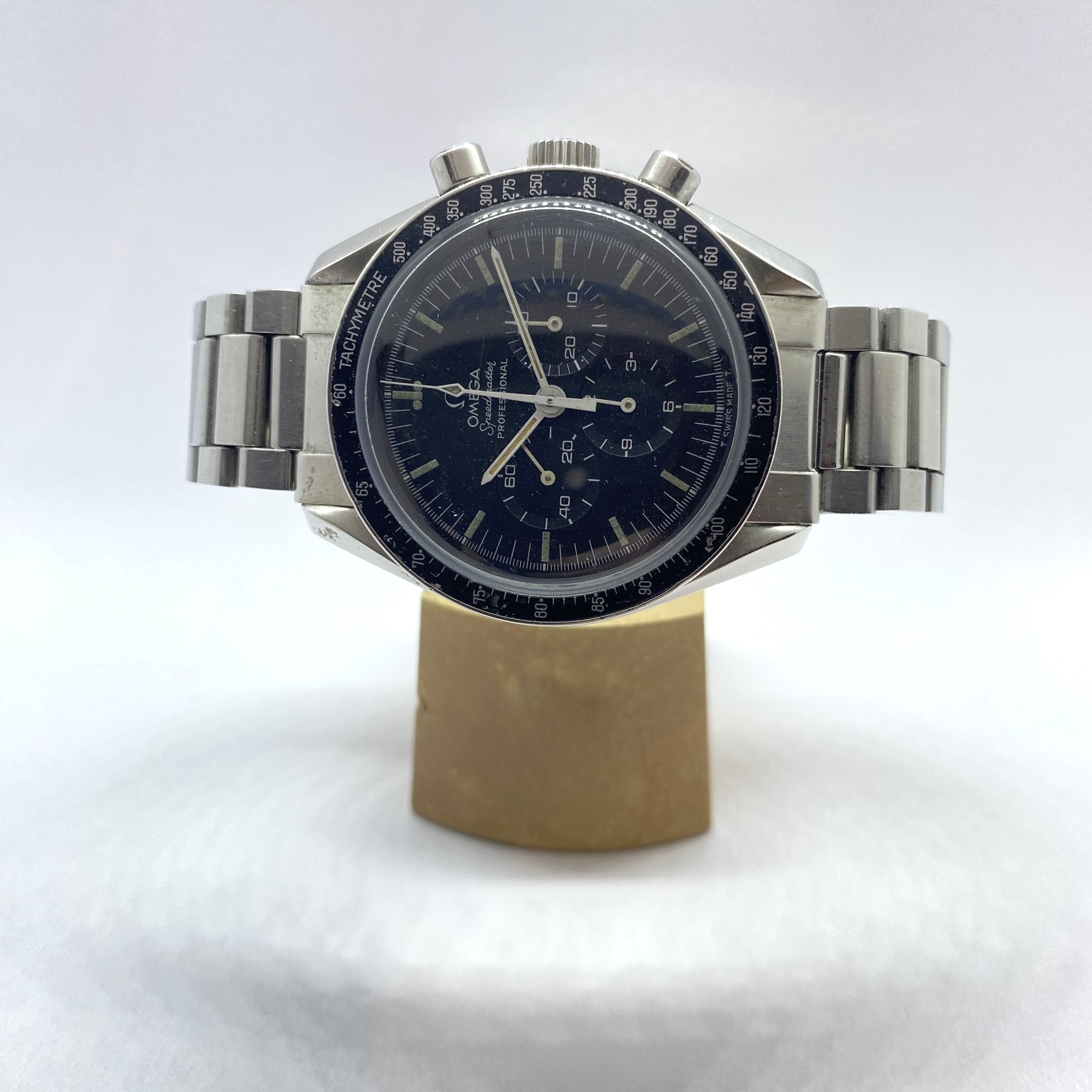 Omega Speedmaster acciaio referenza 145.0.22 del 1972. Scatola Omega più estratto d'archivio Omega.
